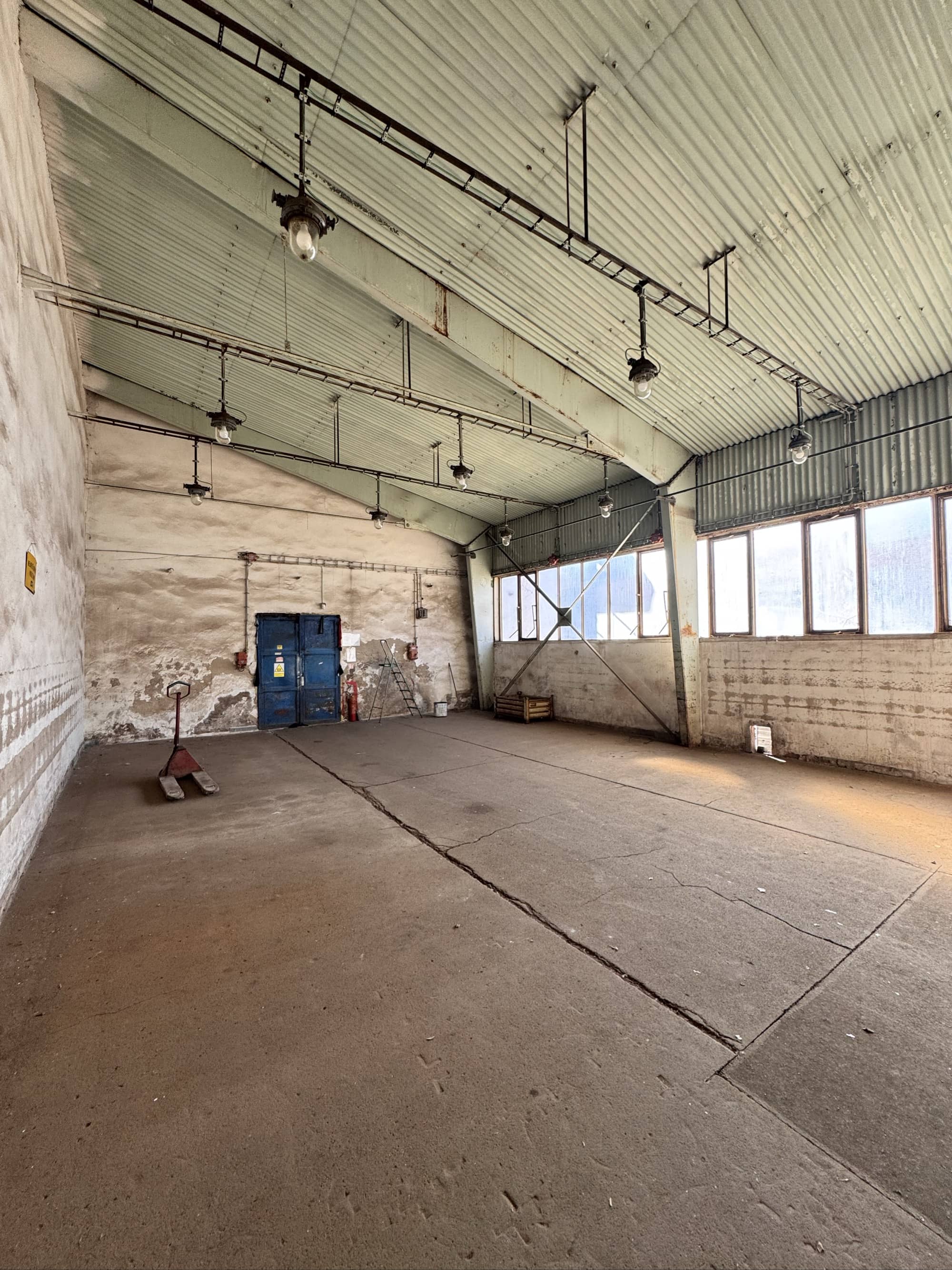 Průmyslový areál 10 973 m²