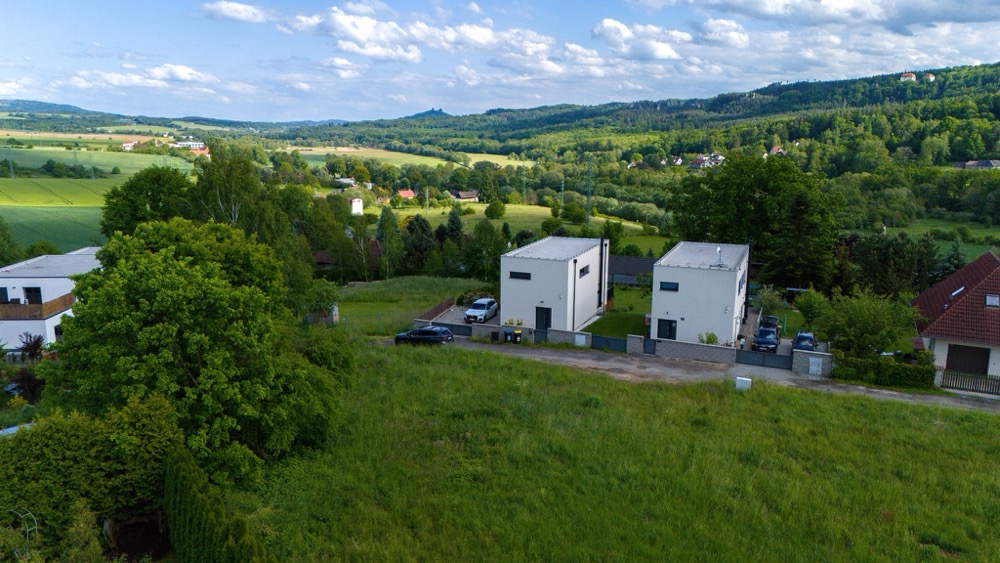 Krásný slunný stavební pozemek 1049 m² v žádané části Turnova