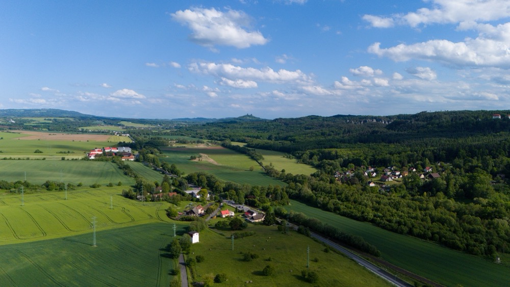 Krásný slunný stavební pozemek 1049 m² v žádané části Turnova